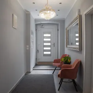 Captain Emo City Apartment